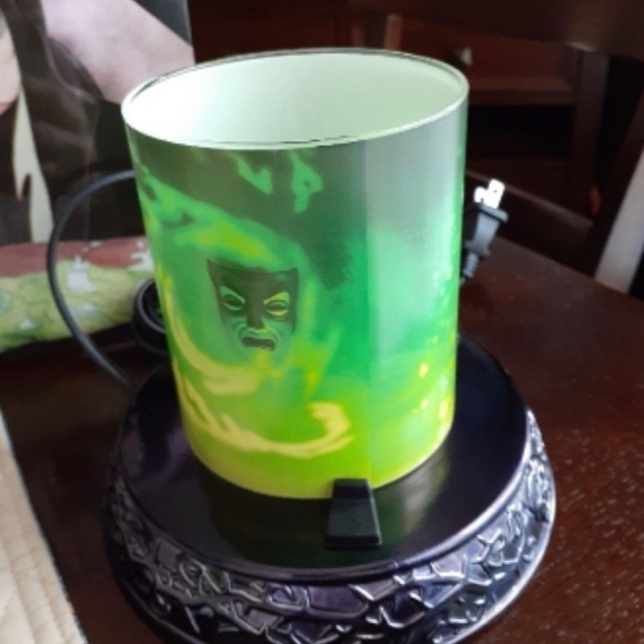 SCENTSY WARMER VILLIANS WITH WAX BOX - Picture 5 of 6